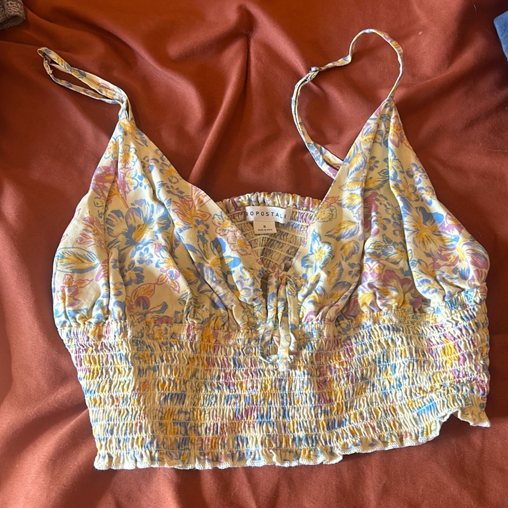 Yellow floral crop